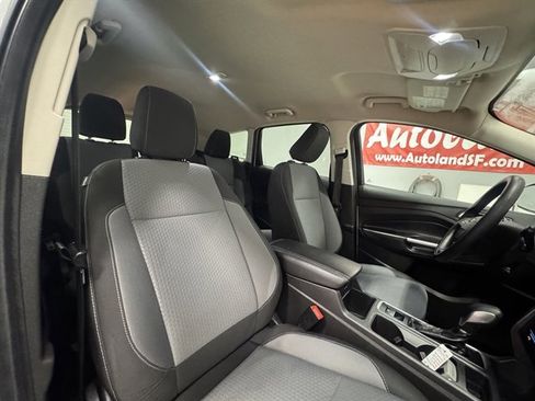 Used 2019 Ford Escape SE image 11