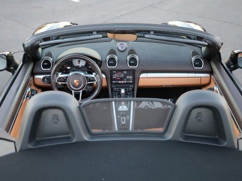 Used 2018 Porsche 718 Boxster S image 16