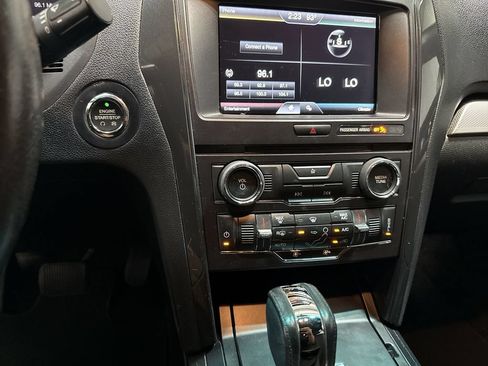 Used 2016 Ford Explorer XLT w/ Equipment Group 201A FWD image 17