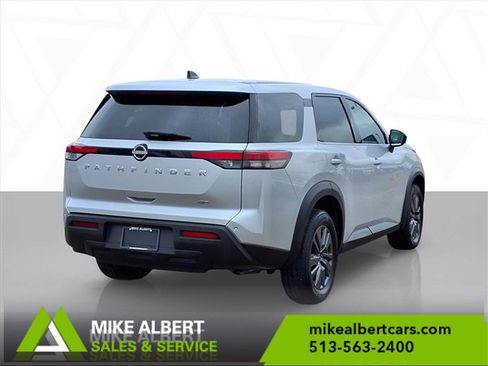 Used 2024 Nissan Pathfinder S image 4