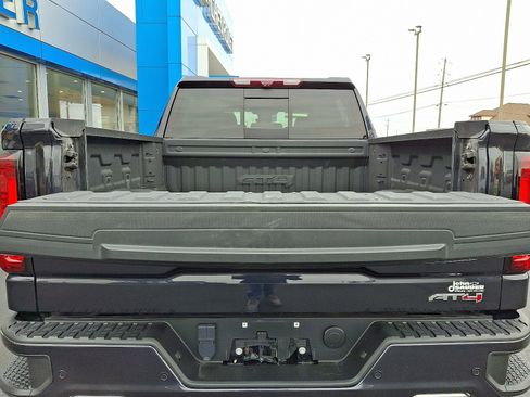 Used 2023 GMC Sierra 1500 AT4 w/ Technology Package image 33