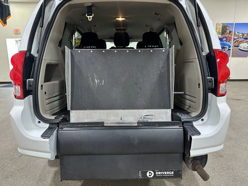 Used 2019 Dodge Grand Caravan SE image 24