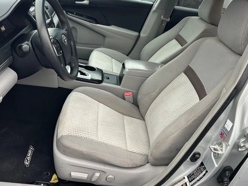 Used 2013 Toyota Camry LE image 10