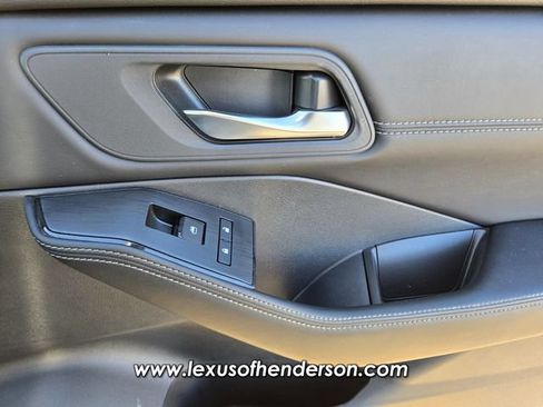 Used 2025 Nissan Rogue SV w/ SV Premium Package FWD image 18