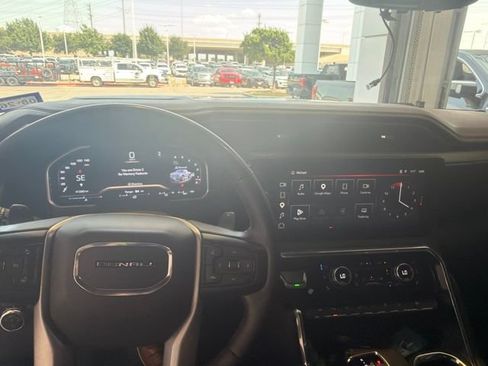 Used 2023 GMC Sierra 1500 Denali w/ Denali Reserve Package AWD/4WD image 10