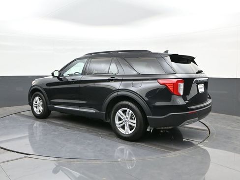 Used 2023 Ford Explorer XLT w/ Equipment Group 202A AWD/4WD image 5