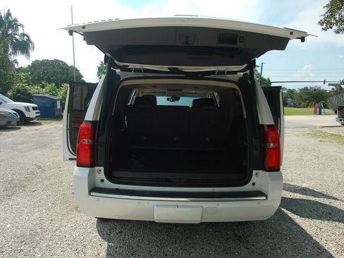 Used 2017 Chevrolet Suburban Premier RWD image 35