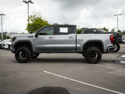 Used 2025 GMC Sierra 1500 AT4 w/ AT4 Premium Package AWD/4WD image 7