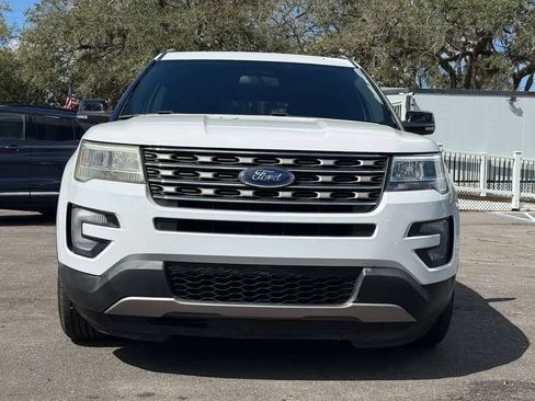 Used 2017 Ford Explorer XLT FWD image 2