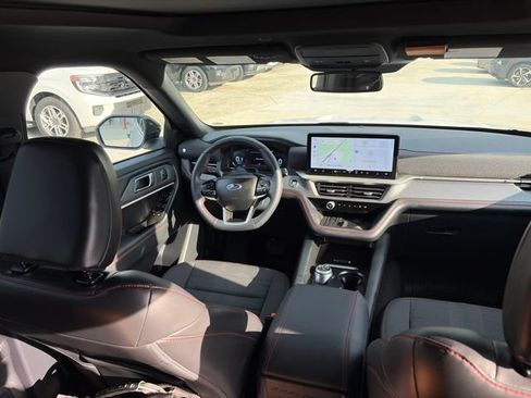 Used 2025 Ford Explorer ST-Line w/ Premium Package AWD/4WD image 33