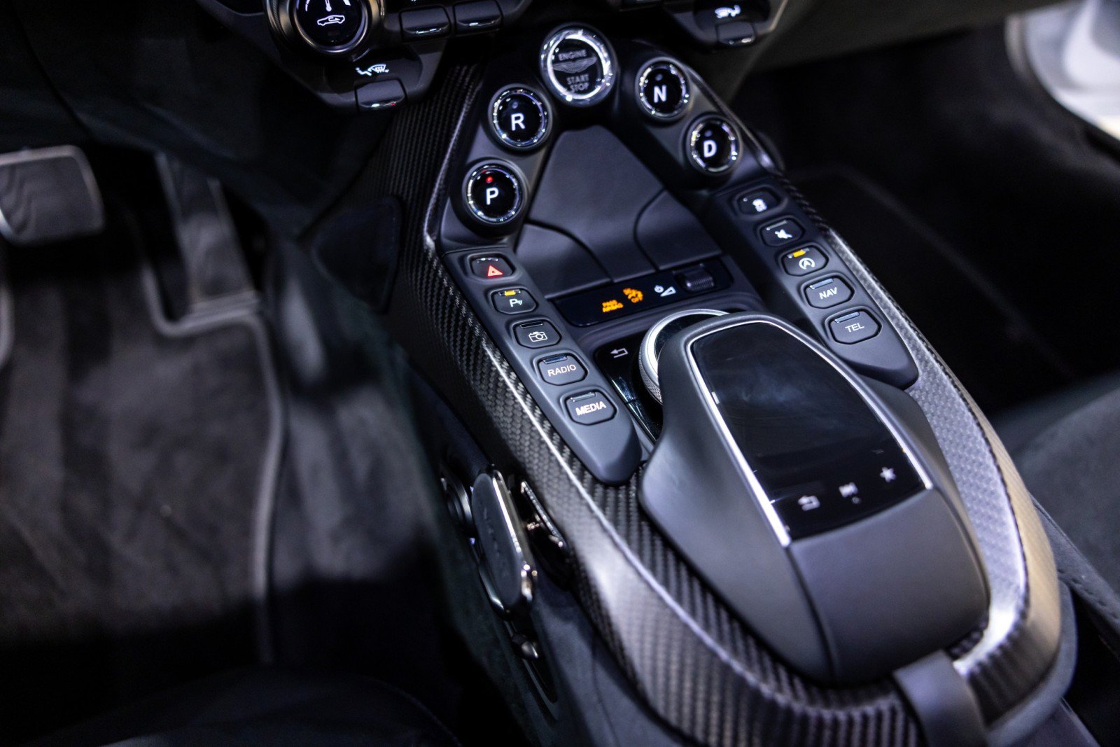 Used 2019 Aston Martin V8 Vantage Coupe RWD image 53