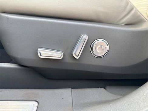 Used 2025 Lincoln Nautilus Reserve w/ Jet Appearance Package image 14