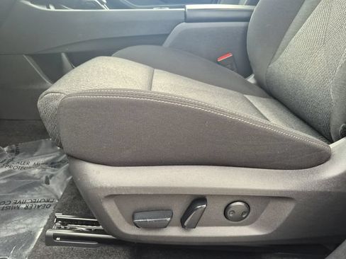 Certified 2025 Nissan Rogue SV AWD/4WD image 17