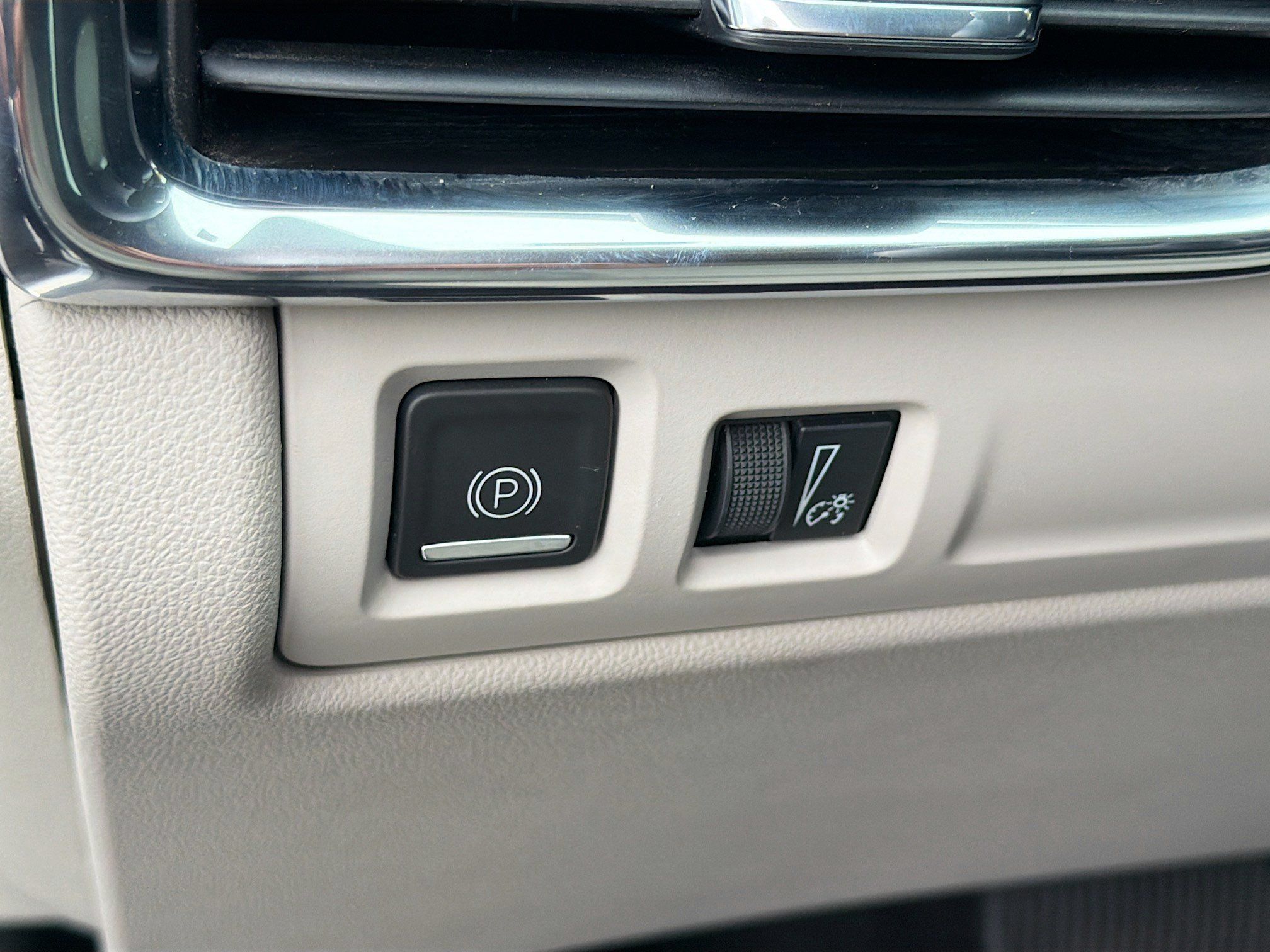 Used 2023 Cadillac XT4 Premium Luxury FWD image 10