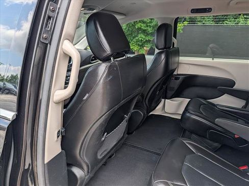 Used 2020 Chrysler Voyager Lxi FWD image 26