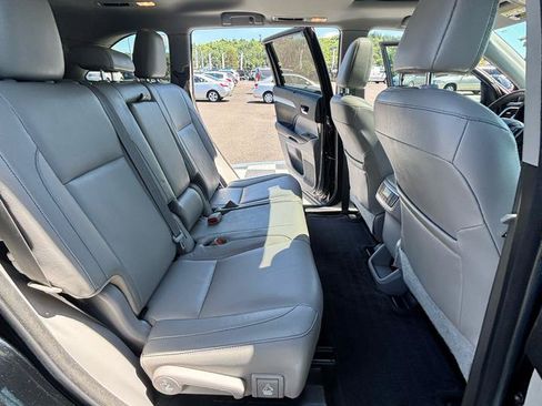 Used 2017 Toyota Highlander XLE w/ Carpet Mat Package AWD/4WD image 27
