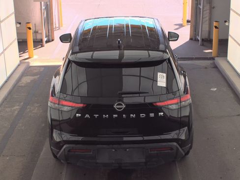 Used 2023 Nissan Pathfinder S image 10
