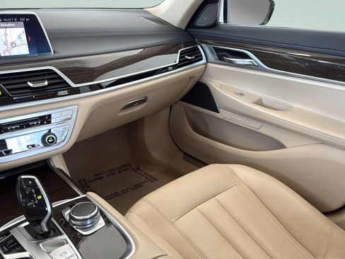 Used 2019 BMW 740i RWD image 33