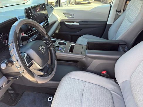 Used 2021 Toyota Sienna LE FWD image 13