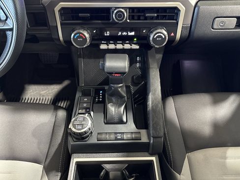 Certified 2025 Toyota Tacoma TRD Off-Road AWD/4WD image 21