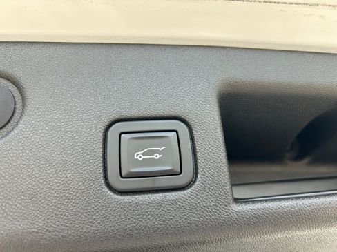 Used 2019 Chevrolet Equinox LT FWD image 11