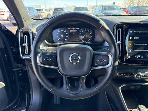 Used 2020 Volvo XC40 T5 Momentum w/ Premium Package image 12