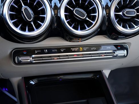 Used 2026 Mercedes-Benz GLB 250 4MATIC image 25