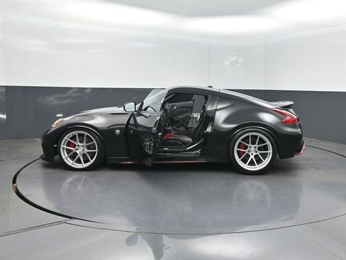 Used 2018 Nissan 370Z NISMO RWD image 34