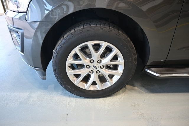Used 2020 Ford Expedition XLT w/ Equipment Group 202A AWD/4WD image 33