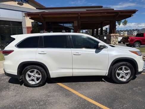Used 2016 Toyota Highlander LE AWD/4WD image 9