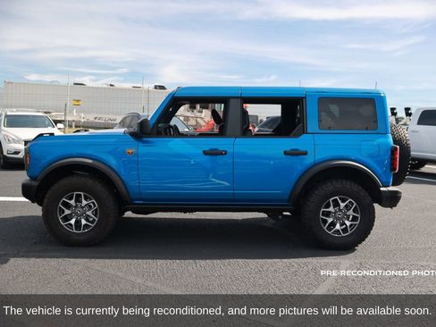 Used 2025 Ford Bronco Badlands image 2