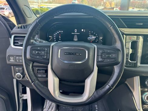Used 2022 GMC Yukon Denali w/ Denali Premium Package image 23