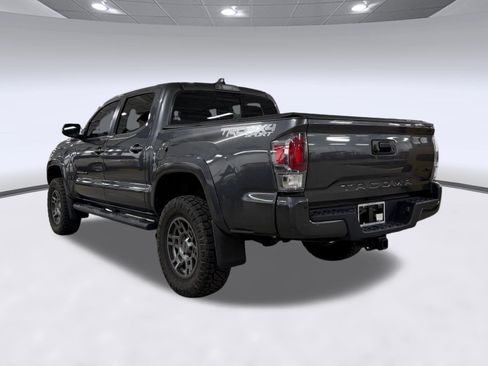 Used 2022 Toyota Tacoma TRD Sport w/ Technology Package AWD/4WD image 3
