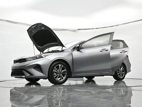 Used 2023 Kia Forte LXS image 45