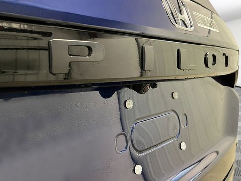 New 2025 Honda Pilot Touring image 9
