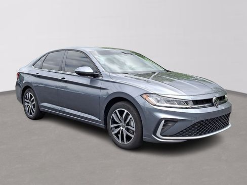 Used 2025 Volkswagen Jetta SE FWD image 3