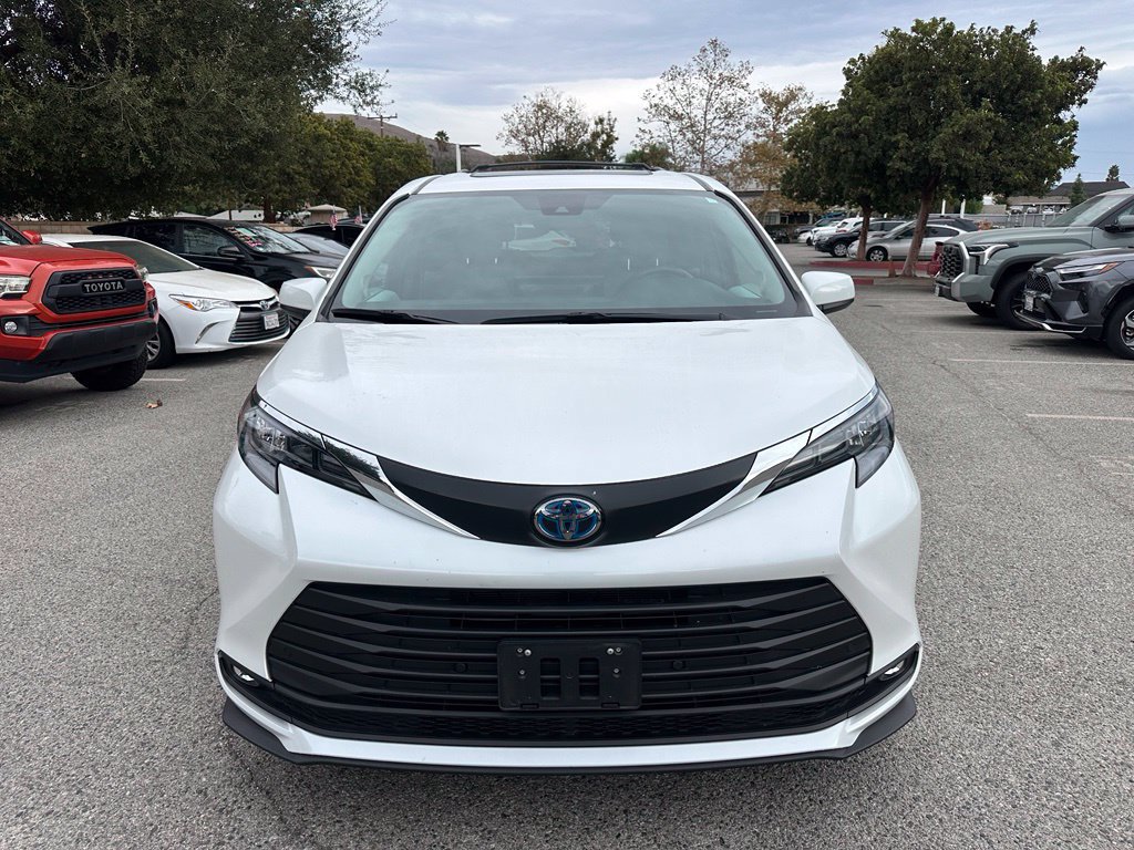 Used 2025 Toyota Sienna XLE w/ XLE Plus Package AWD/4WD image 6