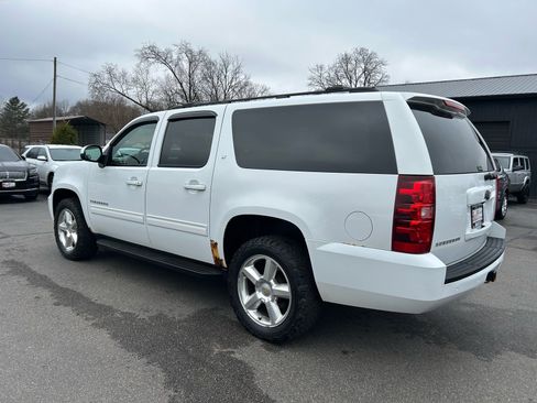 Used 2011 Chevrolet Suburban LT image 6