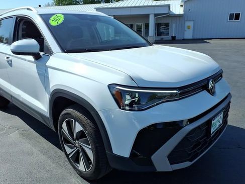 Used 2025 Volkswagen Taos SE AWD/4WD image 7