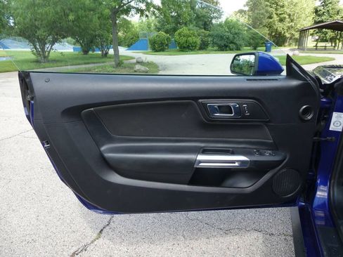 Used 2015 Ford Mustang Coupe RWD image 22