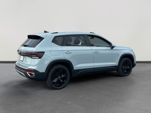 New 2026 Volkswagen Taos SE FWD image 5