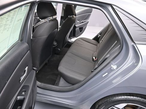 Used 2023 Hyundai Elantra SEL w/ Convenience Package FWD image 10