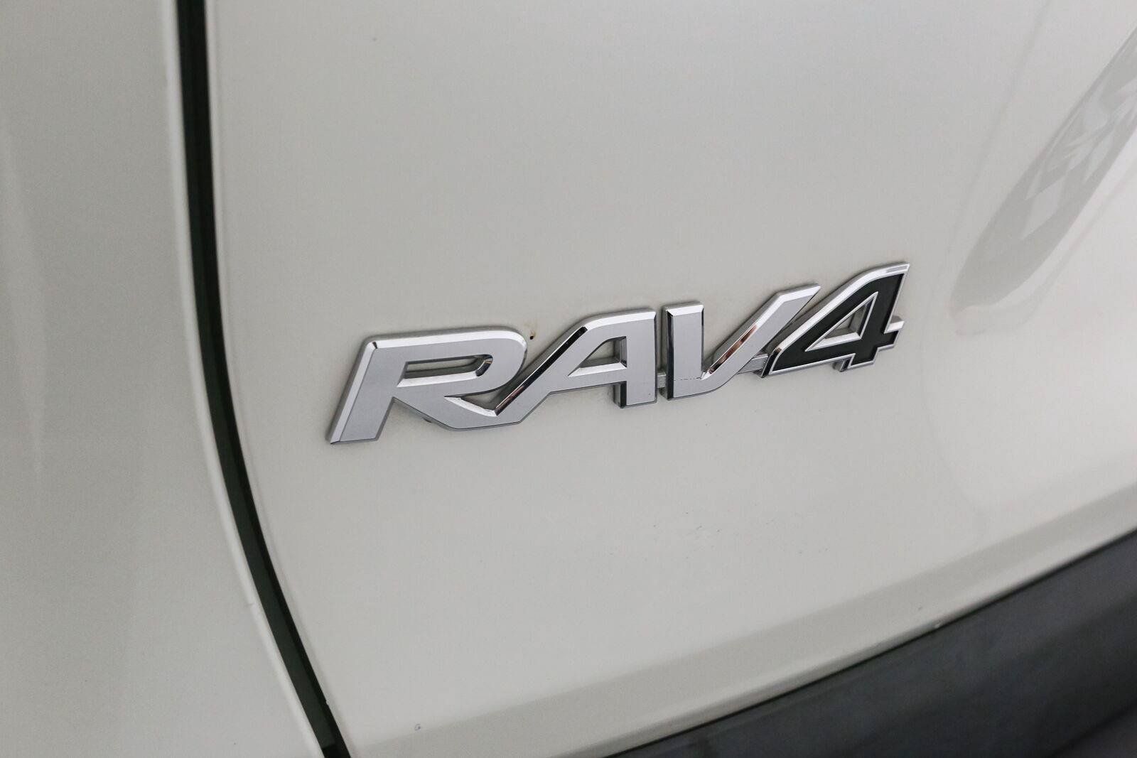 Used 2019 Toyota RAV4 Limited AWD/4WD image 11