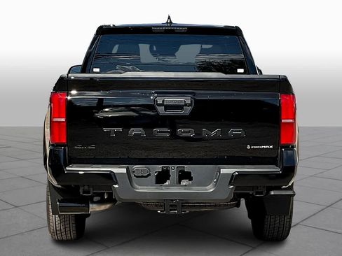 Used 2024 Toyota Tacoma TRD Sport image 4