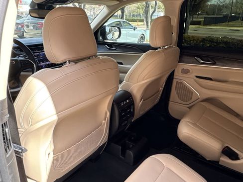 Used 2022 Jeep Grand Cherokee L Limited w/ Trailer Tow Group (B) image 23