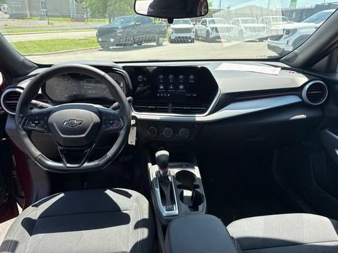Used 2025 Chevrolet Trax RS w/ Driver Confidence Package FWD image 24