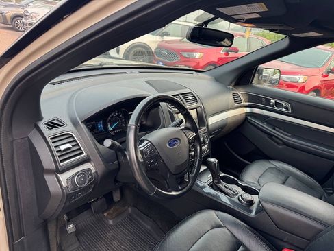 Used 2017 Ford Explorer XLT w/ Equipment Group 202A AWD/4WD image 15