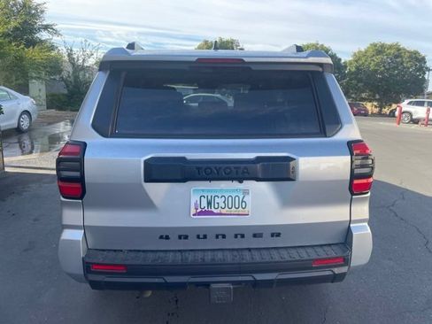 Used 2025 Toyota 4Runner SR5 AWD/4WD image 5