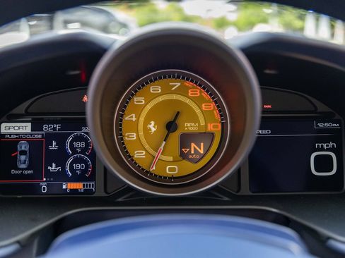 Used 2019 Ferrari Portofino RWD image 29