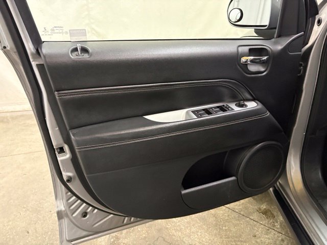 Used 2016 Jeep Compass High Altitude FWD image 29